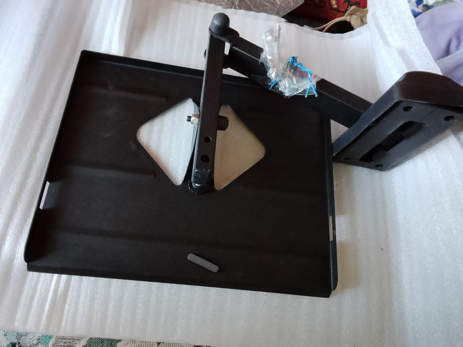 Продаю кронштейн- подставку.