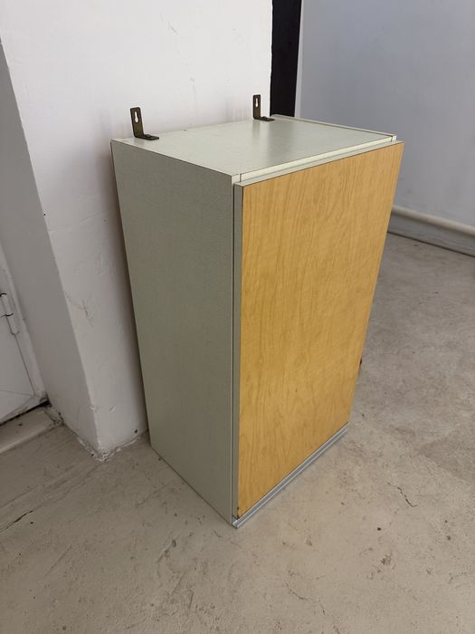 Шкафчик навесной. Бу в хорошем состоянии