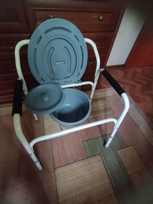 Продам санитарное кресло