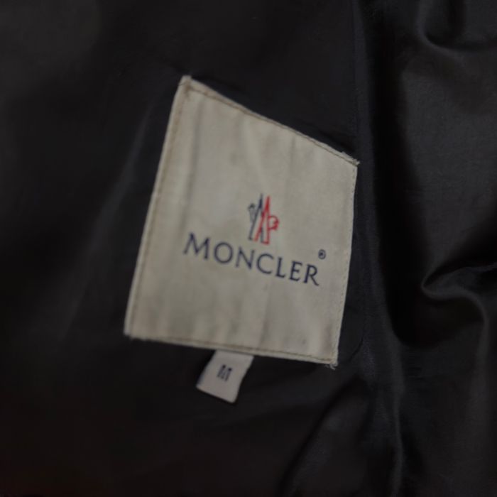 geaca moncler cu defect la maneca