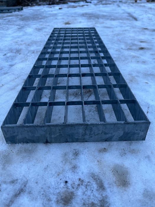 Grilaje zincate trepte