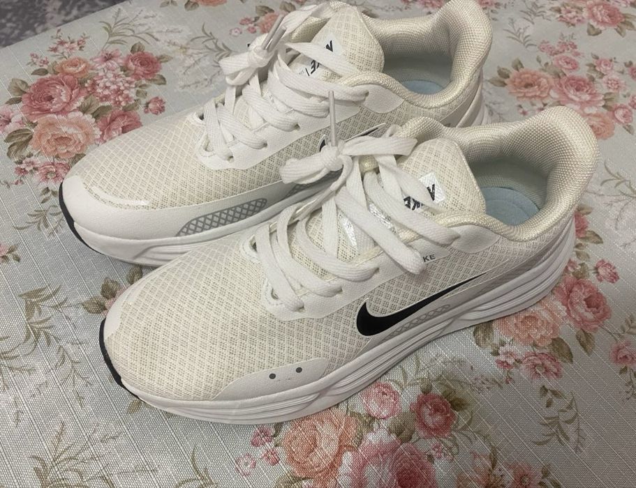 Кроссовки nike женские