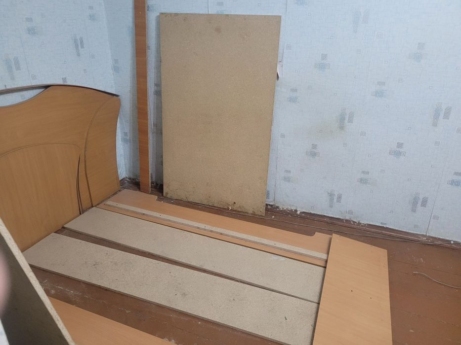 Кровать двуспальная + две тумбочки