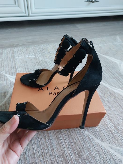 Босоножки замшевые