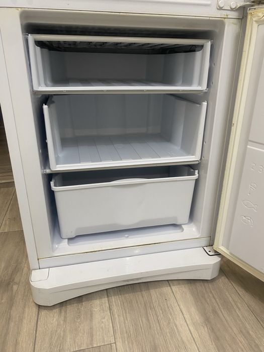 Холодильник indesit
