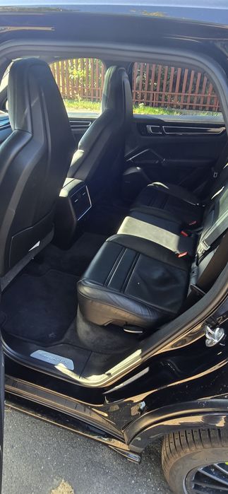 Porsche  cayenne