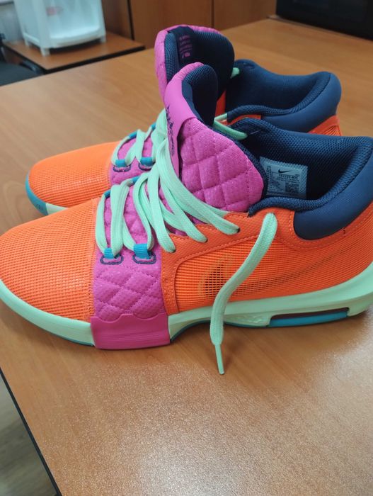 Мъжки баскетболни маратонки Nike Le Bron witness