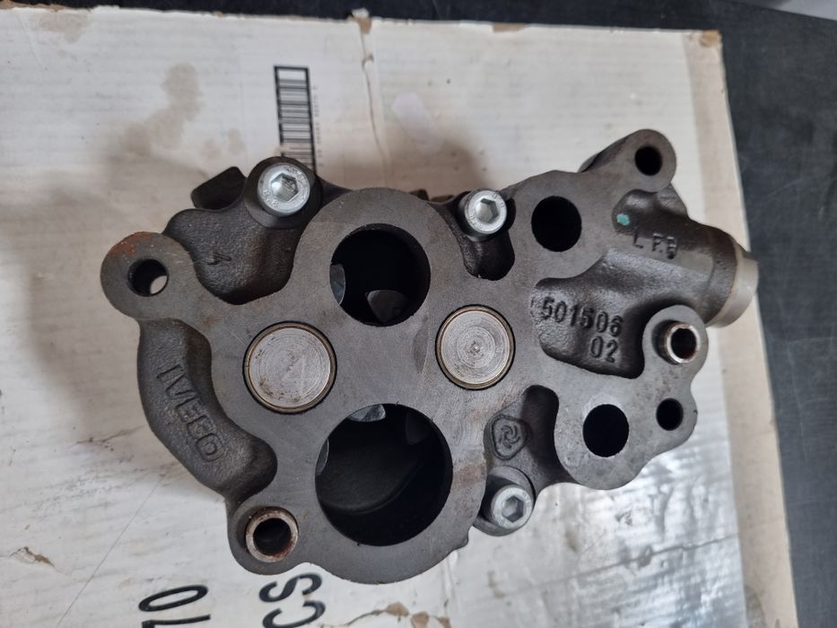 Pompa ulei iveco cod 504105556 motor cursor 13