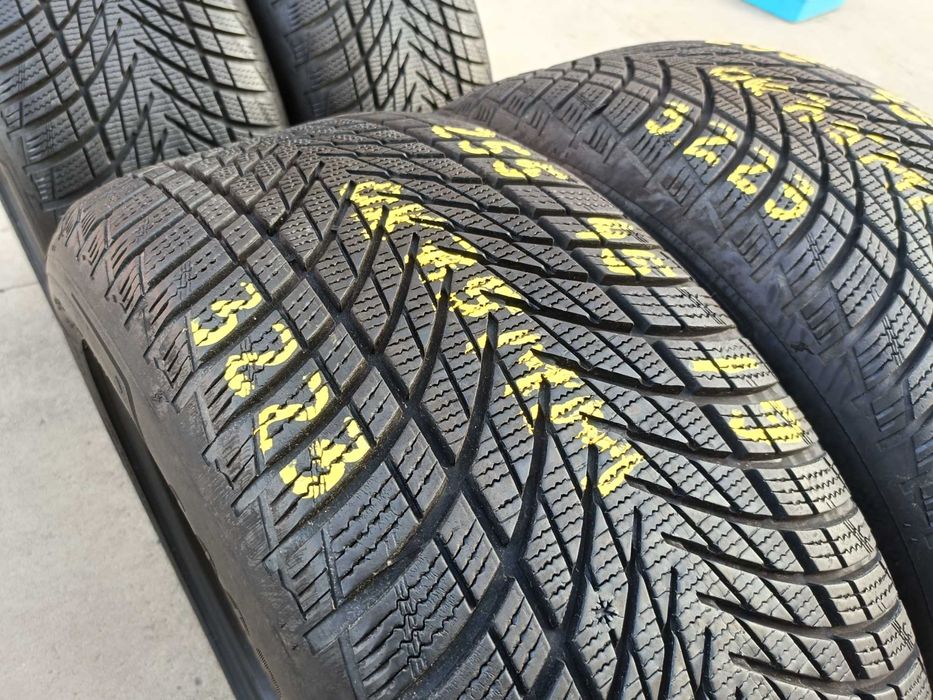Set 4 anvelope iarna 255 45 19 Goodyear UltraGrip Performance 3 cu 7,5 mm dot 3223