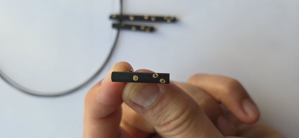 Set colier și cercei din carbon cu aur și diamante