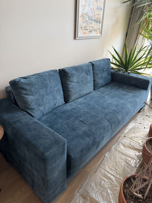 Разтегателен диван- 2 броя в различни цветове