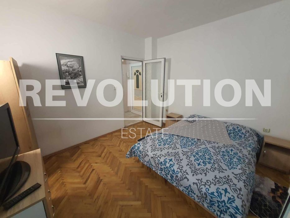 Дава се под наем Тристаен апартамент в Варна, Център - 100 кв.м за 500 € - Снимка #2