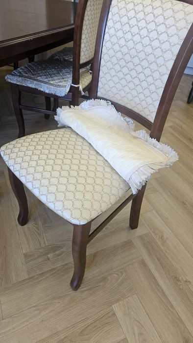 Продам стол и 6 стульев