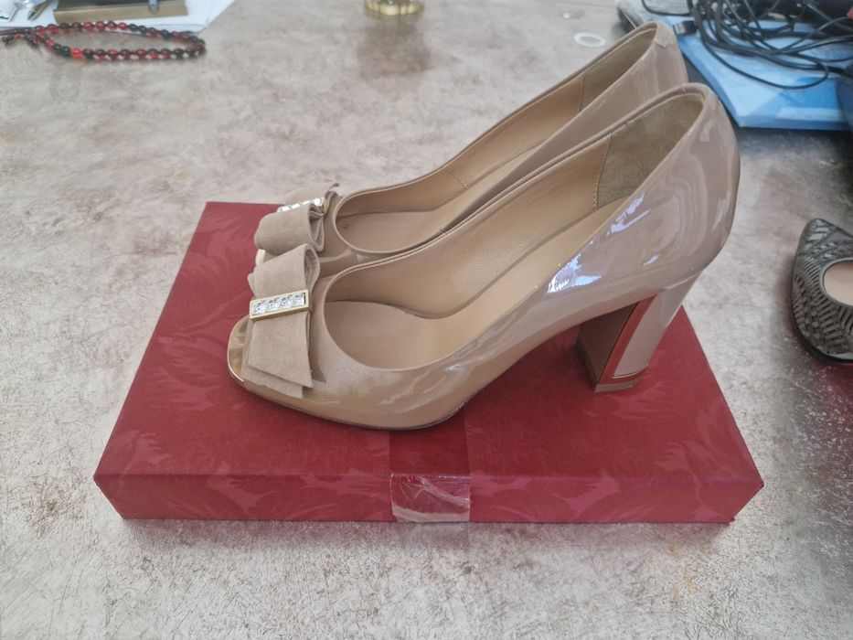 Продам женскую туфли