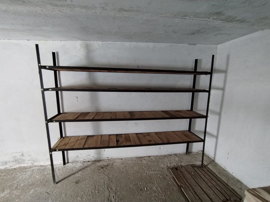 Стеллаж б/у в хорошем состоянии
