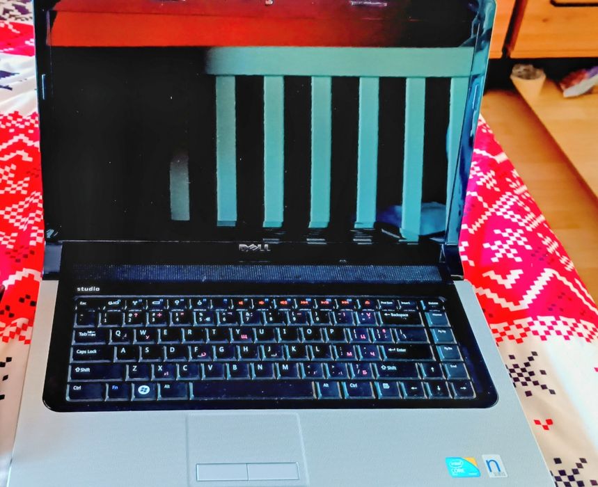 Лаптоп Dell Studio 1555
