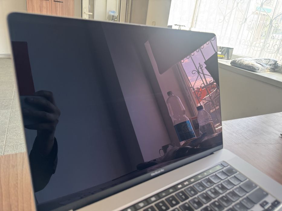 Macbook Pro 16 2019 i9 Ram 32 AMD 5500 Pro SSD 1Tb