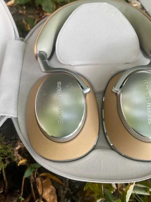 Bowers & Wilkins PX8 Tan  casti wireless