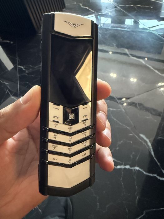Vertu Signature S black white ceramic