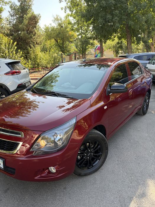 Chevrolet Cobalt 2025 midnight