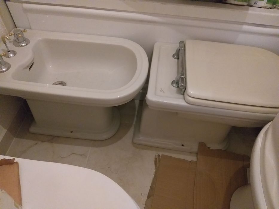 Vand obiecte sanitare WC bideu cada dus