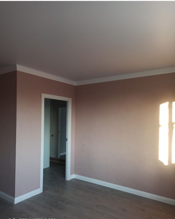 Поклейка обоев, покраска  стен и потолков