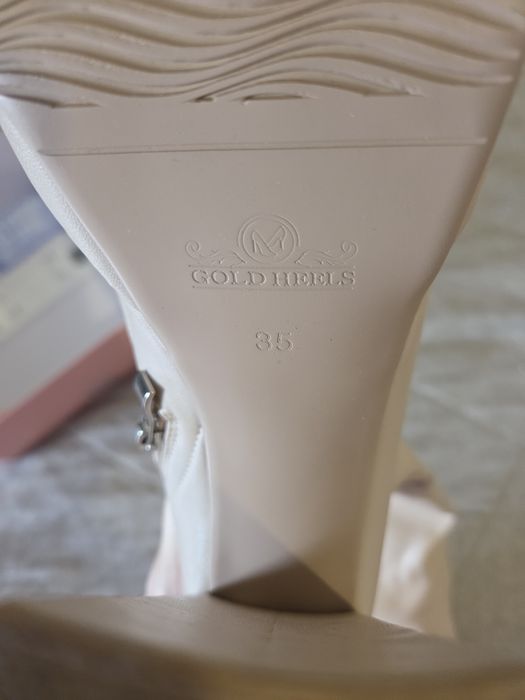 Продам ботфорты Gold Heels