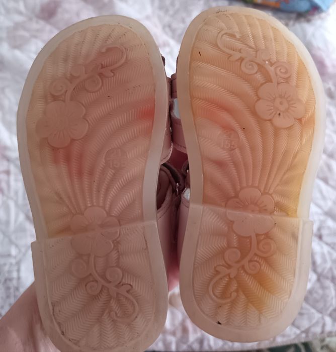 Продам сандалики детские