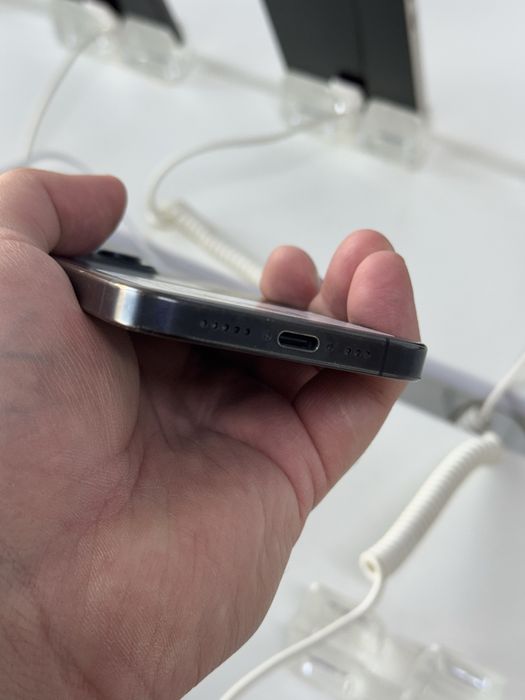 Айфон 15про 256гб 83%