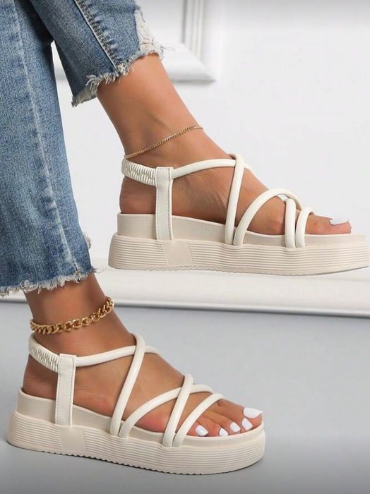 Дамски сандали цвят бежов