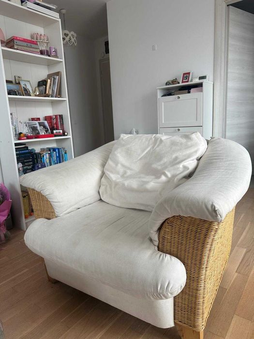 Caneapea si fotoliu cu laterale țesute din ratan natural