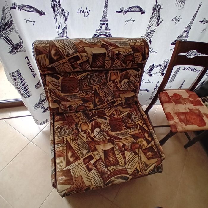 Продавам разтегателен фотьойл.