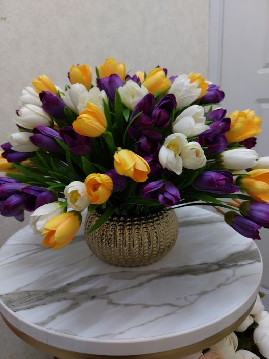 Сифатли лолалар компазицияси