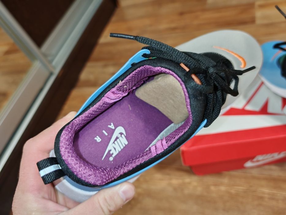 Продам кроссовки Nike