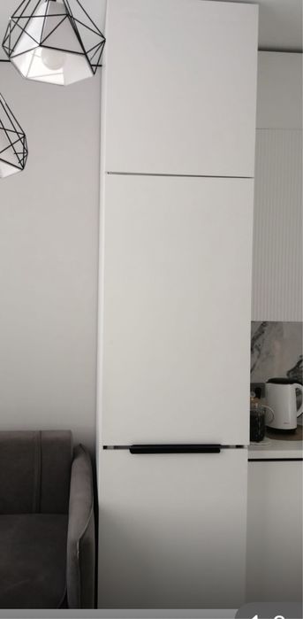 Шкаф для встроенного холодильника.Срочно.