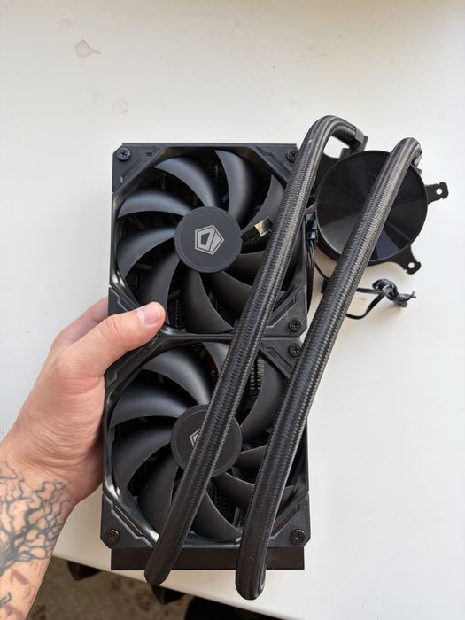 Продам водянку ID-Cooling FX240 Pro Black