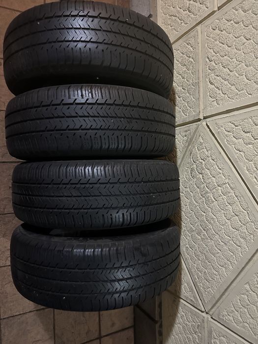 Vand 4 C-uri    Michelin Agilis 150 lei bucata