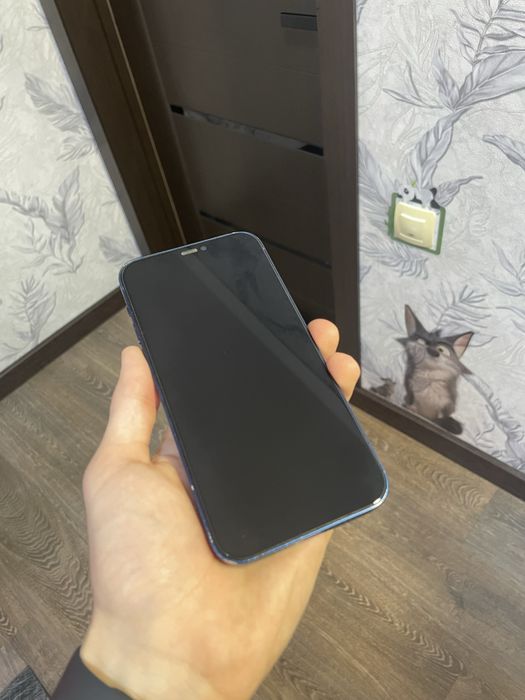 Продам Iphone 12