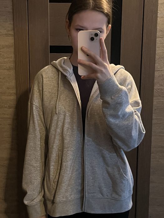 продам кофту на замке(зипку) унисекс