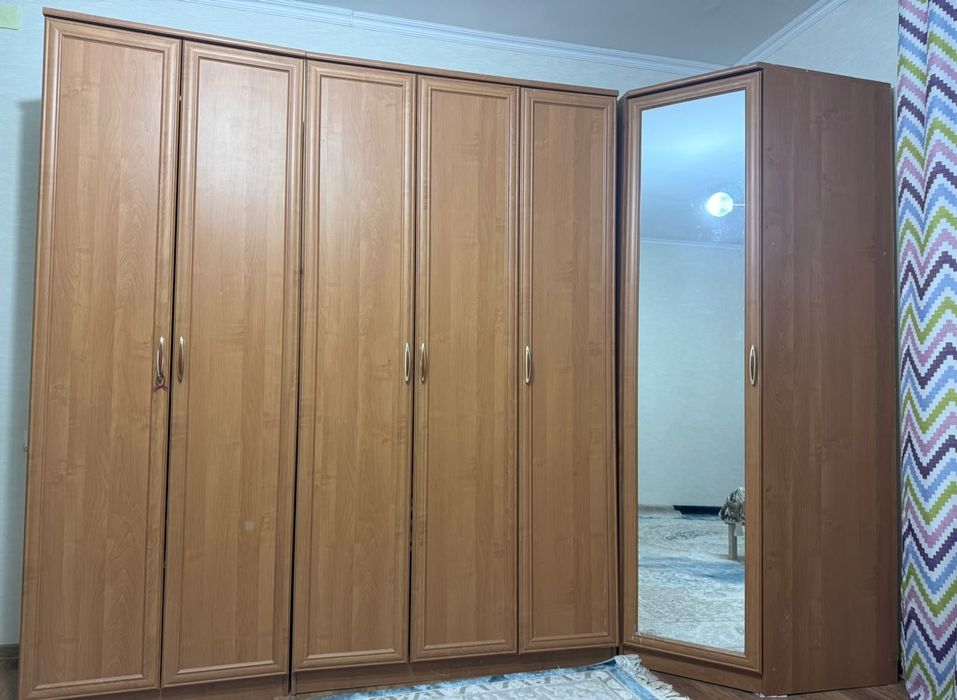 Продаётся  шкаф.