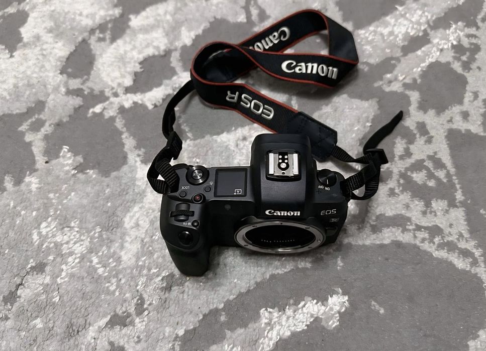 Aparat mirrorless Canon EOS R