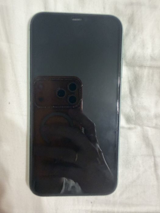 iPhone 11 — 128 GB