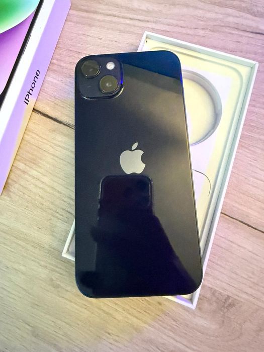 iPhone 14 Plus – stare impecabilă, cutie + huse cadou
