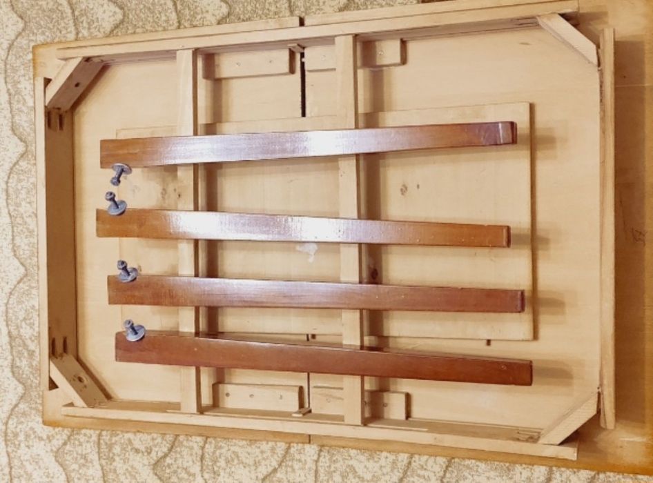 Masă de lemn extensibilă