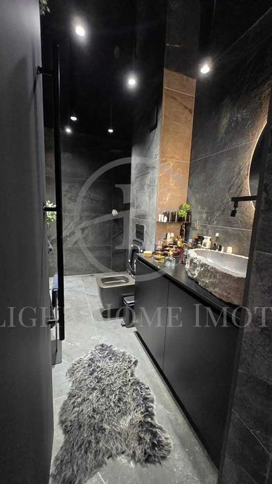 Продава се Двустаен апартамент в Пловдив, Център - 97 кв.м за 2011 €/кв.м - Снимка #12