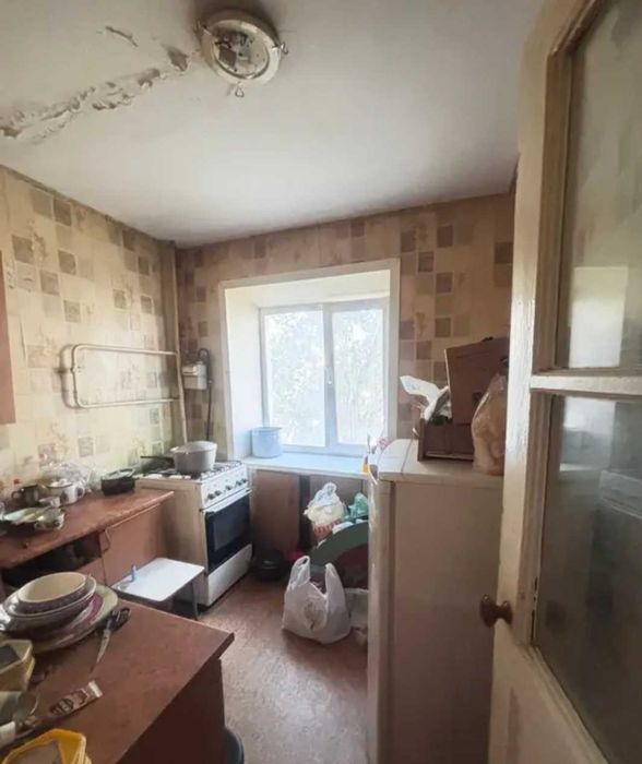 Продам 2 ком в районе кинотеатра Казахстан