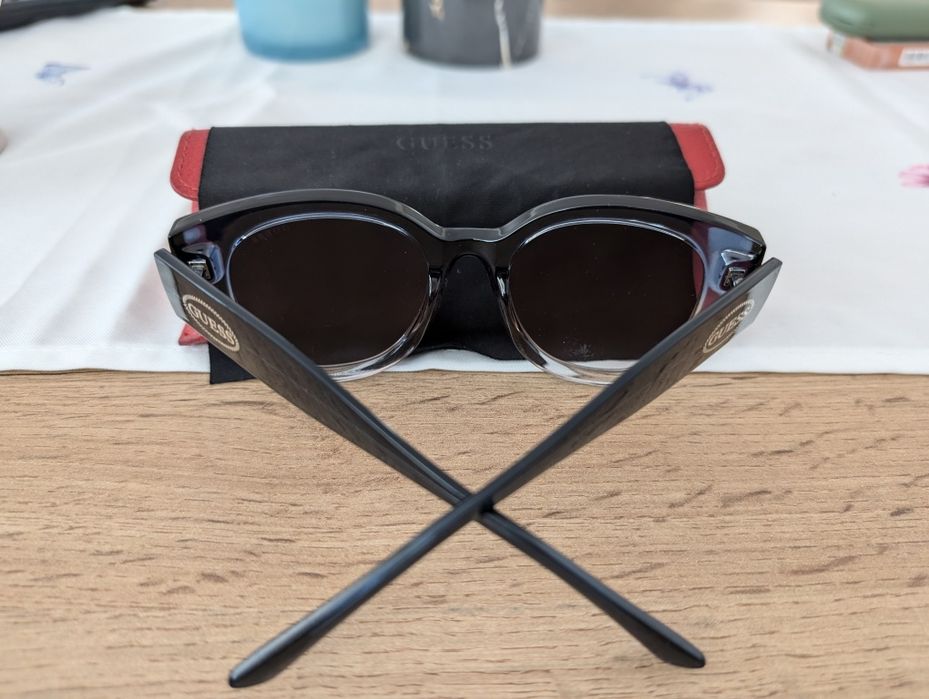 Продавам дамски очила Guess