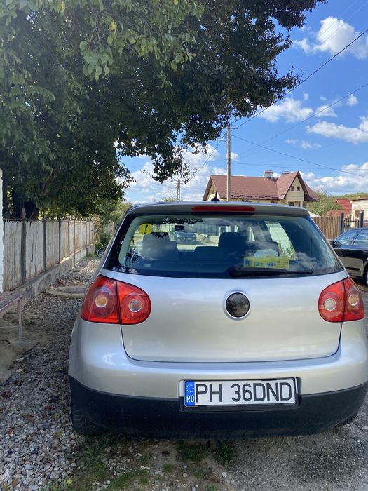 Vând Golf 5 pentru piese