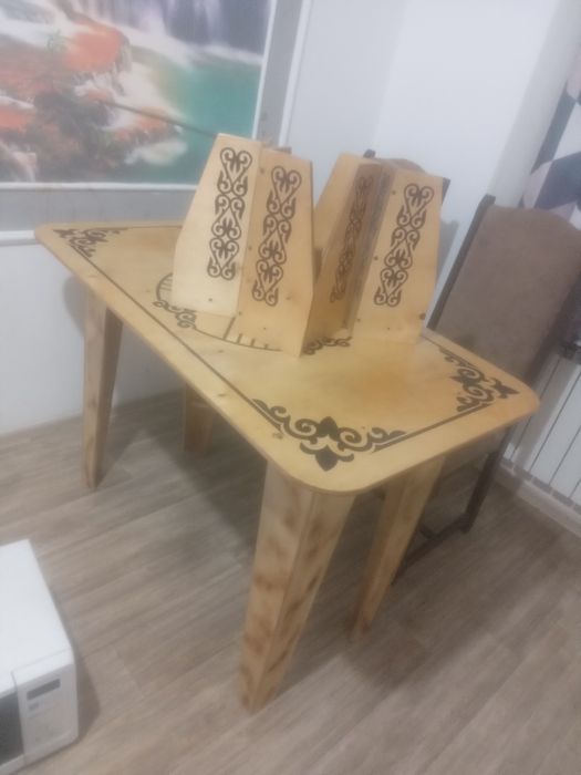 Срочно продам стол кухонный