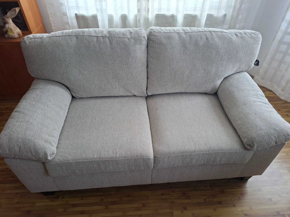 Vand 2 canapele nefolosite de 2 si 3 locuri